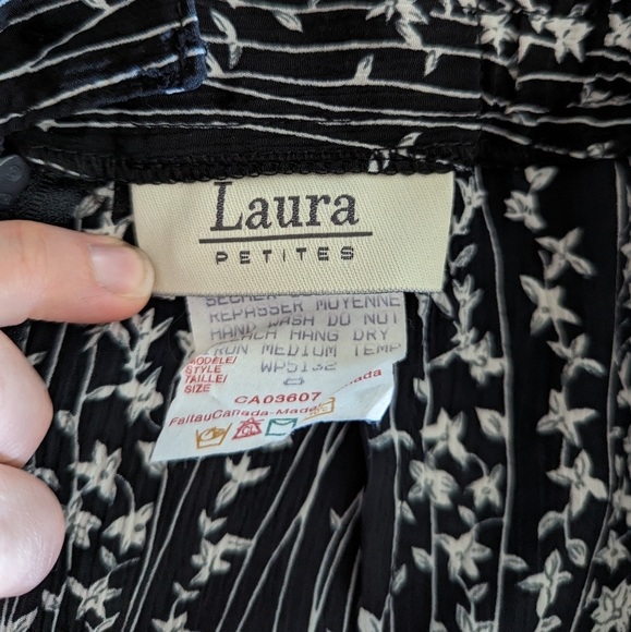 🌻2 for $20 | Vintage Maxi Floral Skirt with Slit on Back and Pleats - Picture 8 of 8